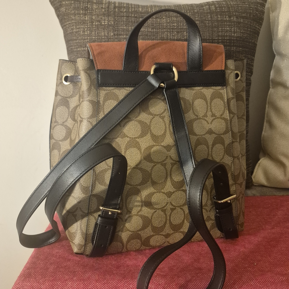 Coach Kleo Signature Backpack 11"L x 12"H x 5"D - Picture 3 of 7